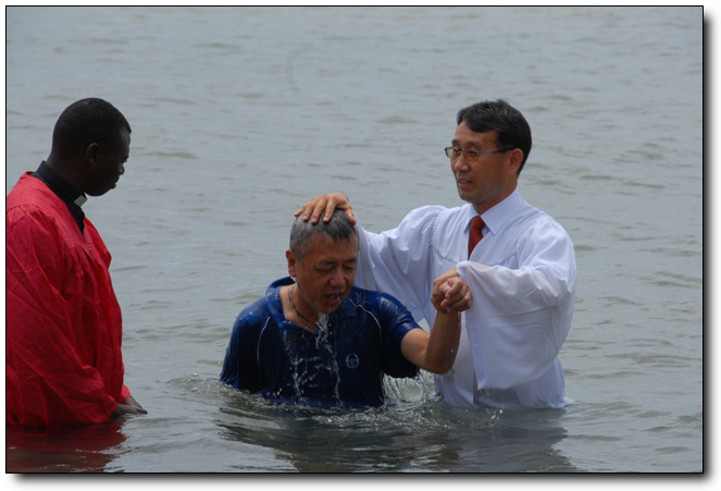 말라위 호수에서 세례식(2007년1월5일)